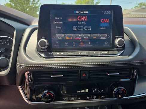 Used 2023 Nissan Rogue SV AWD/4WD image 18