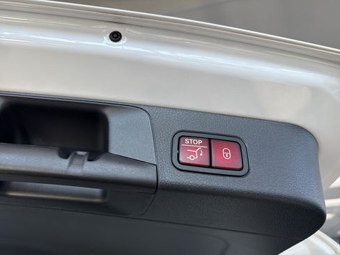 Used 2026 Mercedes-Benz GLB 250 4MATIC image 26