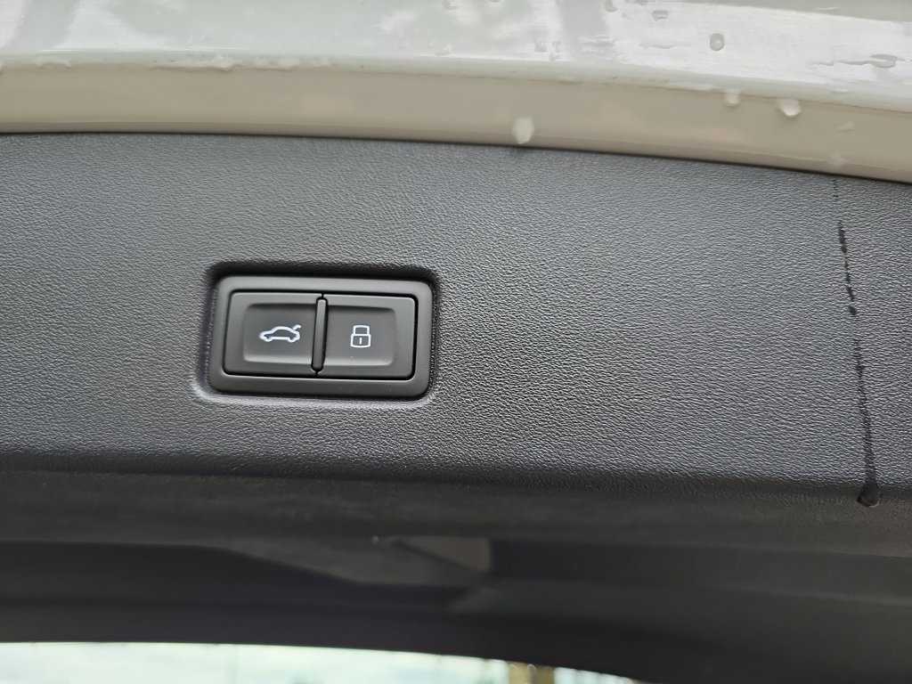 Used 2023 Audi Q4 e-tron Prestige AWD/4WD image 16