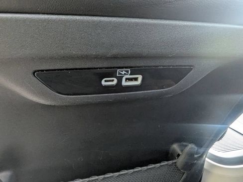Used 2023 Chrysler Pacifica Touring-L FWD image 37