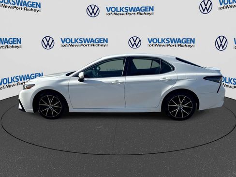 Used 2021 Toyota Camry SE FWD image 11