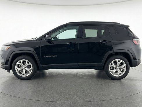 Used 2025 Jeep Compass Latitude image 5