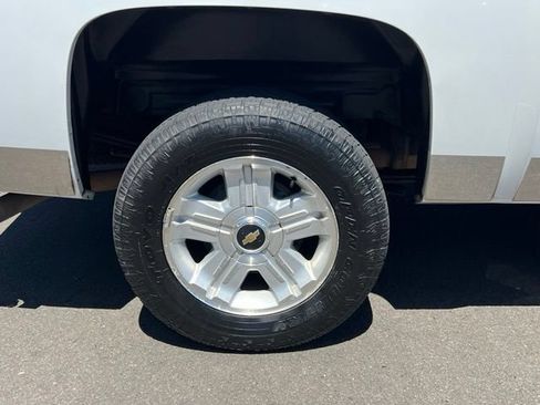Used 2010 Chevrolet Silverado 1500 LTZ w/ Convenience Package AWD/4WD image 9