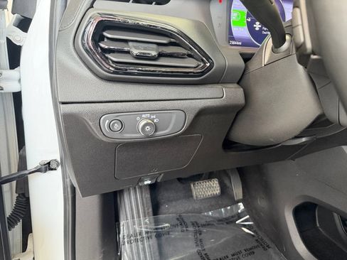 Used 2023 Chevrolet Bolt EUV Premier w/ Sun & Sound Package FWD image 19