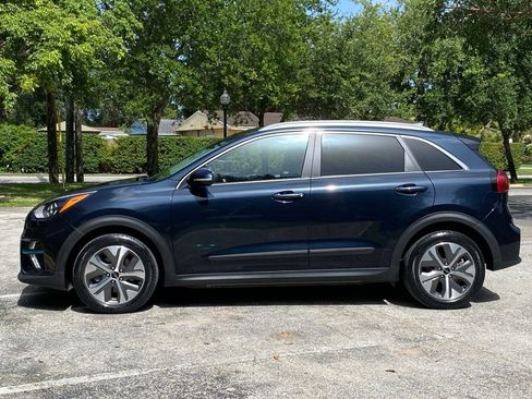 Used 2022 Kia Niro EX w/ Cold Weather Package FWD image 4