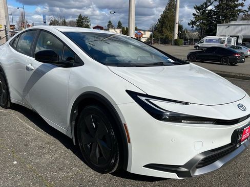 New 2026 Toyota Prius Plug-In Hybrid image 3