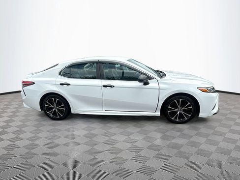 Used 2019 Toyota Camry SE image 5