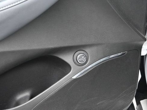 Used 2023 Buick Enclave Essence FWD image 16