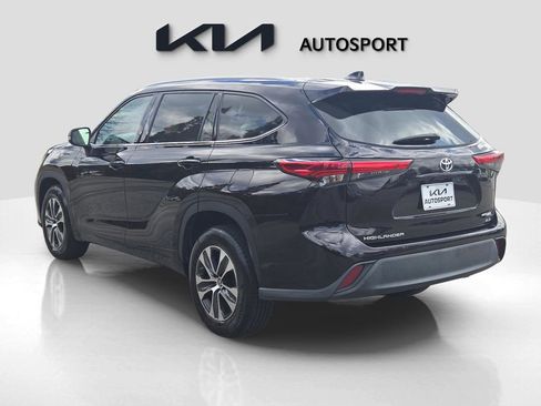 Used 2022 Toyota Highlander XLE image 10