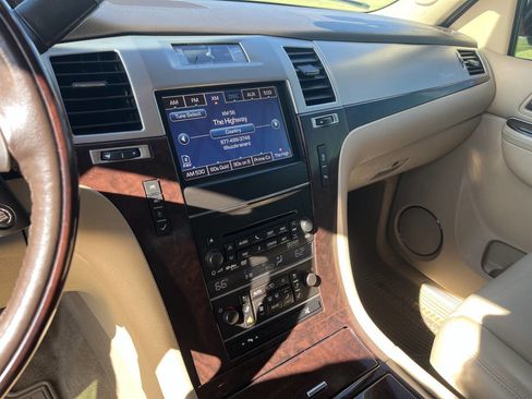 Used 2013 Cadillac Escalade ESV Premium AWD/4WD image 19