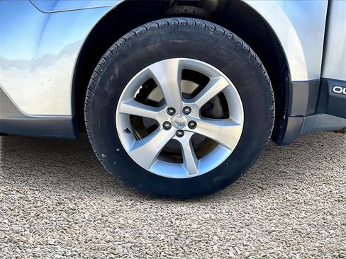 Used 2013 Subaru Outback 2.5i Limited w/ Moonroof Pkg image 9