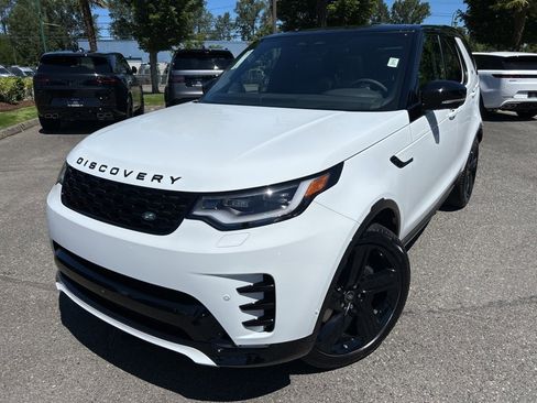 New 2025 Land Rover Discovery Dynamic SE image 1