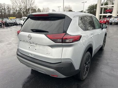 Used 2023 Nissan Rogue SV image 5