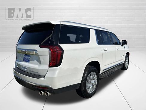 Used 2024 GMC Yukon XL Denali AWD/4WD image 3