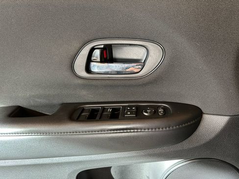 Used 2022 Honda HR-V LX image 19