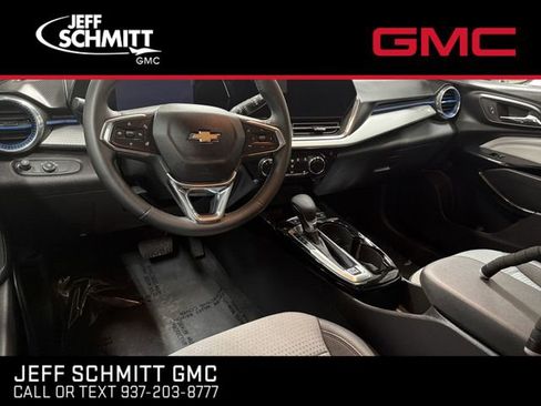 Certified 2025 Chevrolet Trax LT w/ LT Convenience Package FWD image 13