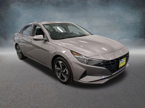Certified 2023 Hyundai Elantra SEL w/ Convenience Package FWD image 3