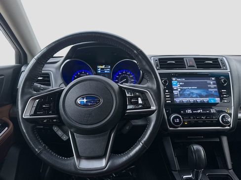Used 2018 Subaru Outback 3.6R Touring AWD/4WD image 28