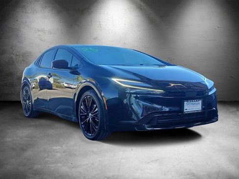 Used 2025 Toyota Prius FWD image 2