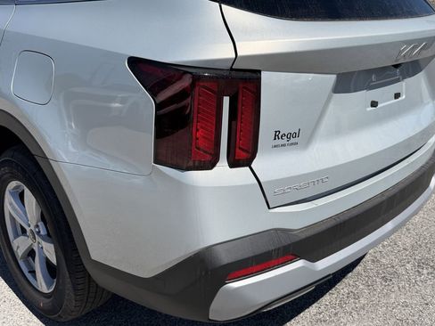 New 2026 Kia Sorento LX FWD image 8