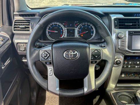 Used 2018 Toyota 4Runner Limited AWD/4WD image 29
