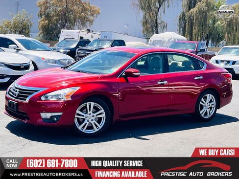 Used 2013 Nissan Altima 3.5 SL w/ Technology Pkg FWD image 2