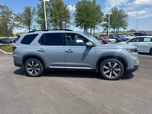 Used 2023 Honda Pilot Touring image 8