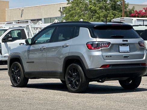 Used 2023 Jeep Compass Latitude w/ Convenience Group AWD/4WD image 7
