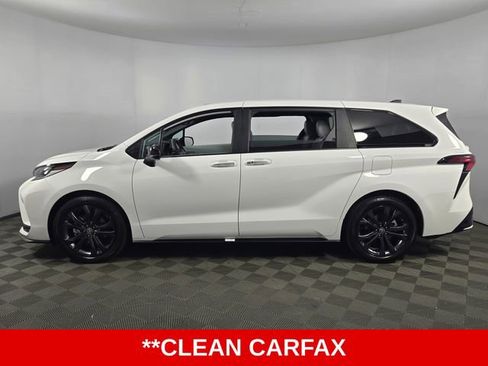 Used 2025 Toyota Sienna XSE FWD image 5