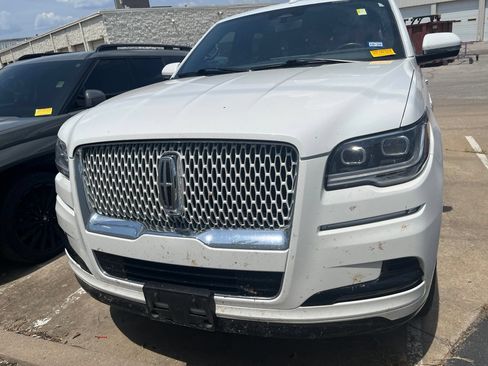 Used 2023 Lincoln Navigator Reserve AWD/4WD image 6