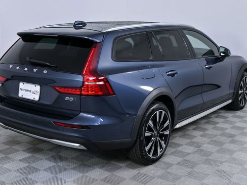 Certified 2025 Volvo V60 B5 Cross Country Ultra image 30