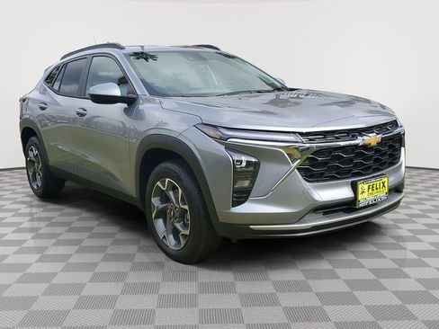 New 2026 Chevrolet Trax LT image 2