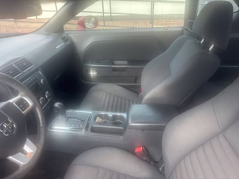 Used 2012 Dodge Challenger SXT image 7