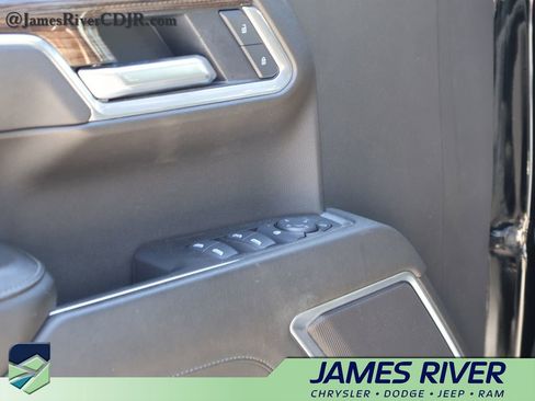 Used 2025 Chevrolet Silverado 1500 LT AWD/4WD image 21