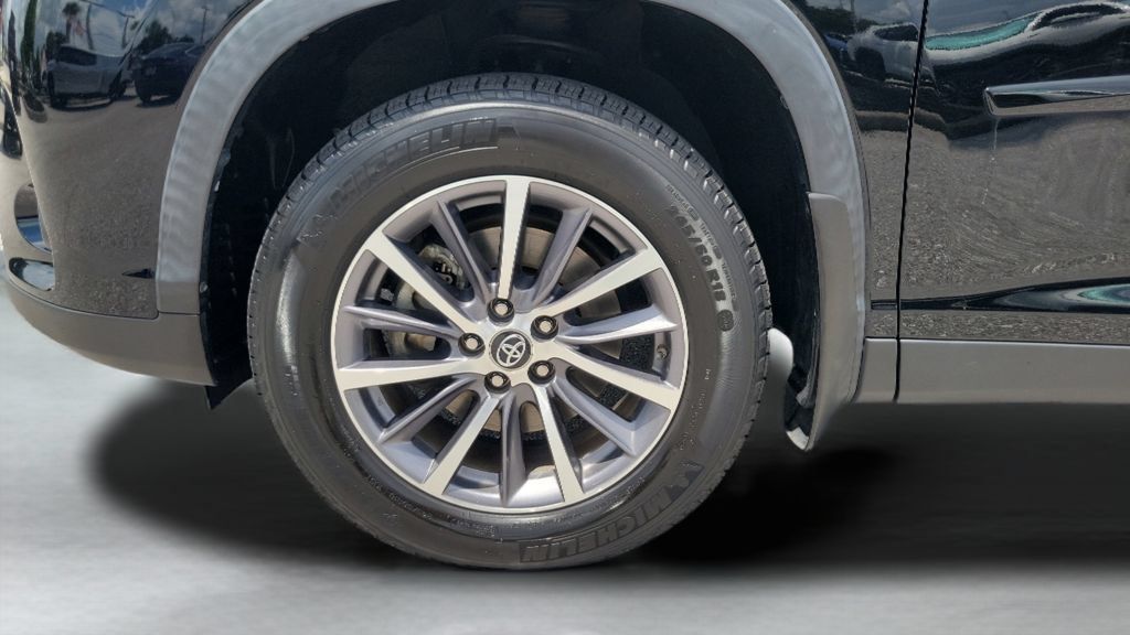 Used 2019 Toyota Highlander XLE AWD/4WD image 25