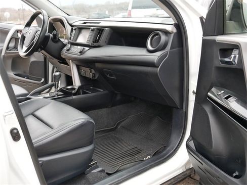 Used 2016 Toyota RAV4 Limited image 19