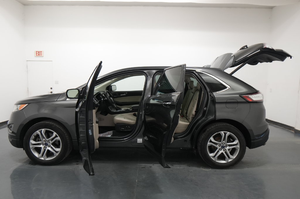 Used 2017 Ford Edge Titanium w/ Technology Package AWD/4WD image 28