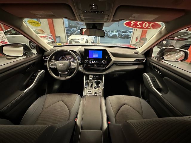 Used 2023 Toyota Highlander L AWD/4WD image 25