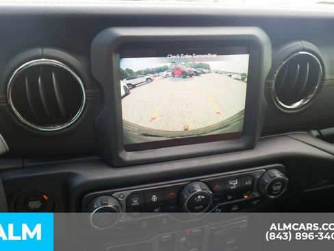 Used 2021 Jeep Wrangler Unlimited Sahara AWD/4WD image 8