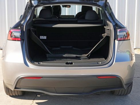 Used 2025 Tesla Model Y Long Range image 10