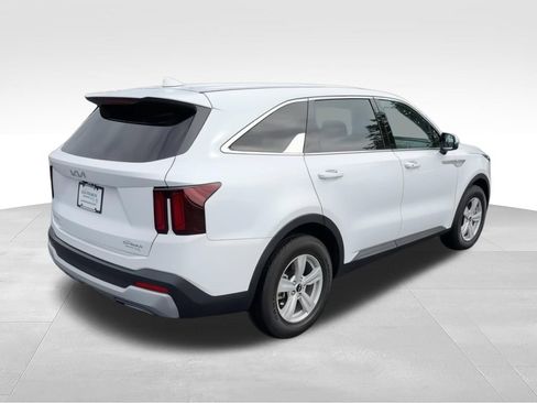 Used 2024 Kia Sorento LX FWD image 9