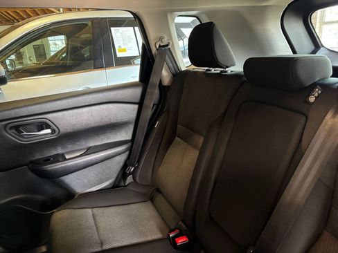 Used 2025 Nissan Rogue SV FWD image 41
