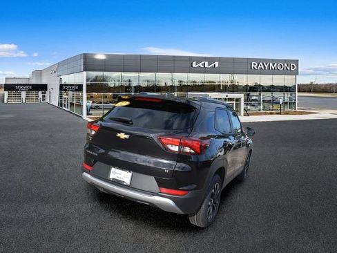 Used 2022 Chevrolet TrailBlazer LT FWD image 3