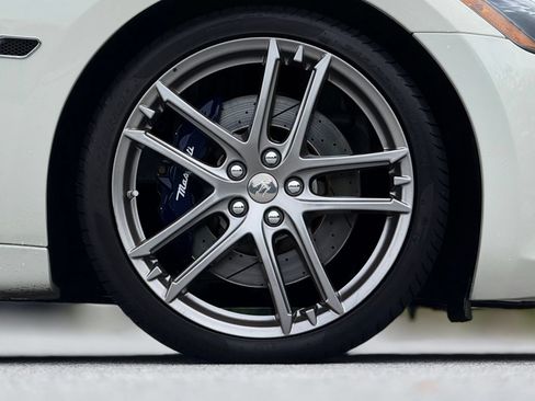 Used 2018 Maserati GranTurismo Sport RWD image 21