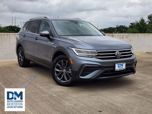 Used 2022 Volkswagen Tiguan SE FWD image 1