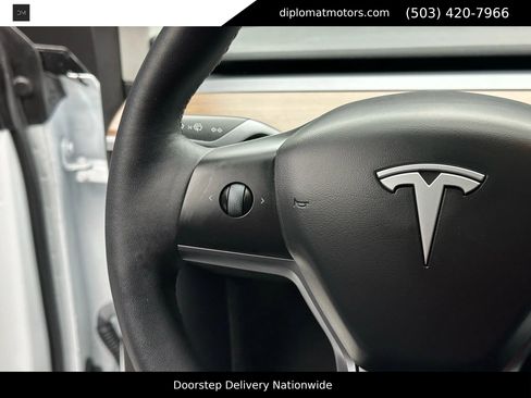 Used 2023 Tesla Model Y Long Range image 33