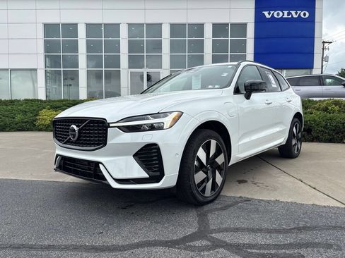 Certified 2025 Volvo XC60 T8 Plus w/ Protection Package Premier AWD/4WD image 42