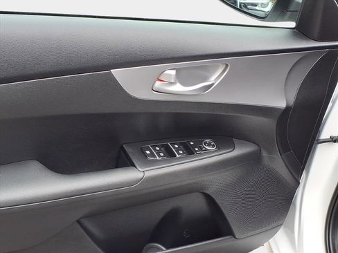 Used 2023 Kia Forte LXS w/ LXS Technology Package image 6