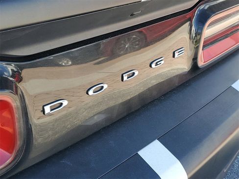 Used 2016 Dodge Challenger SRT Hellcat image 7