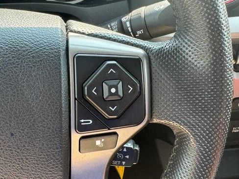 Used 2016 Toyota Tacoma SR5 w/ SR5 Appearance Package (DN) AWD/4WD image 22